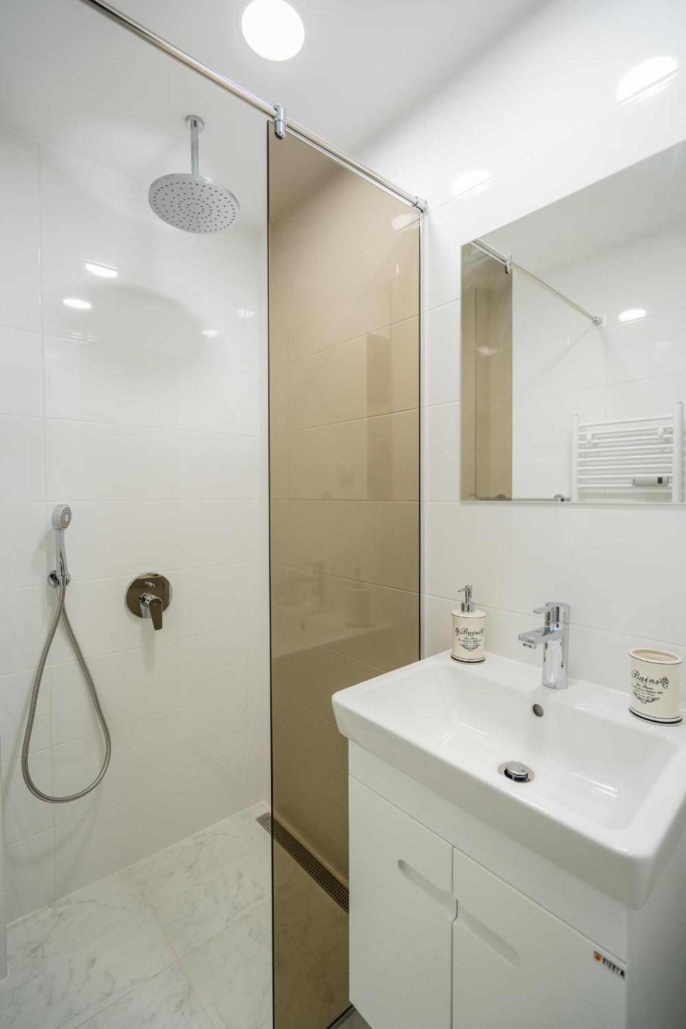 Top Location Central New & Spacious 3 Bdr Apt Medical Academy Sofia Buitenkant foto