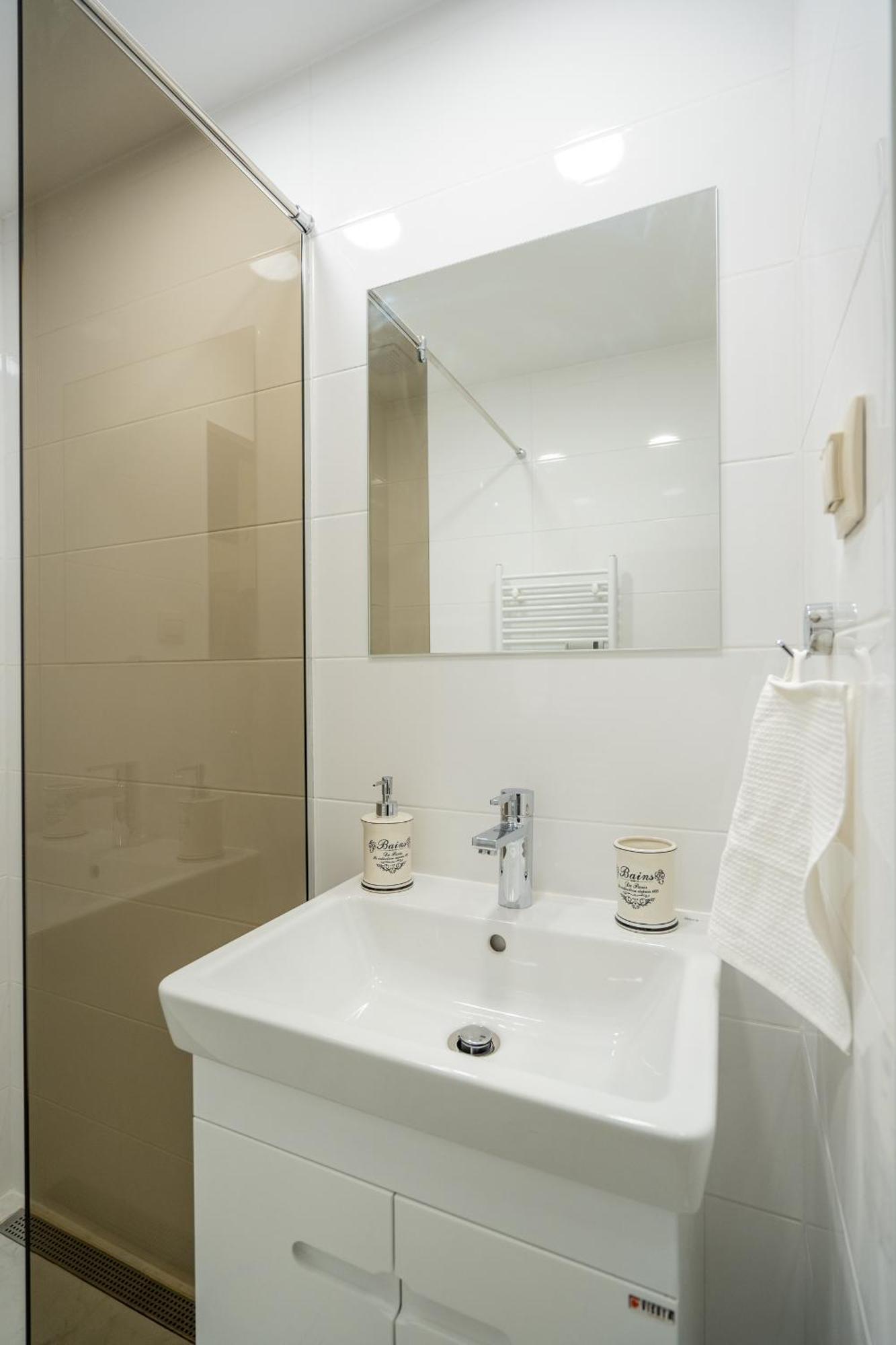 Top Location Central New & Spacious 3 Bdr Apt Medical Academy Sofia Buitenkant foto